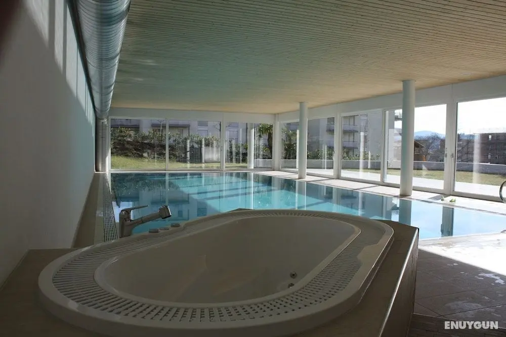 Indoor Swimming Pool, Sauna, Fitness, Private Gardens, Spacious Modern Apartment - Öne Çıkan Resim