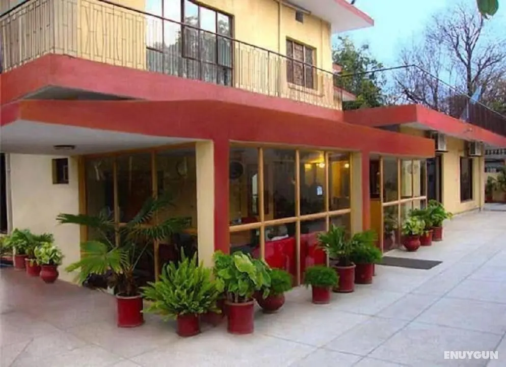 INDUS LODGE GUEST HOUSE - Otopark