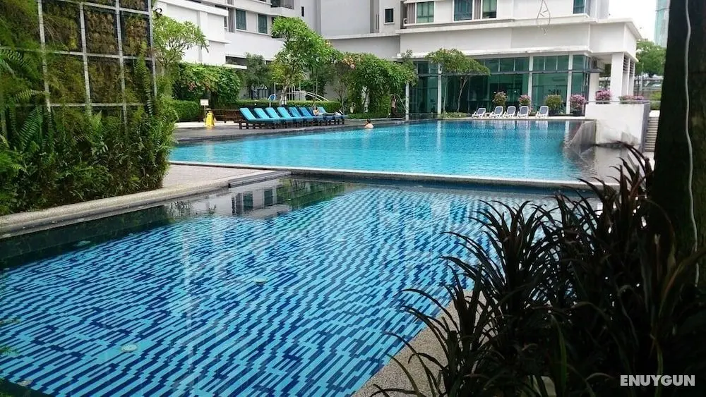 Industrial Suites at Bandar Sunway - Havuz