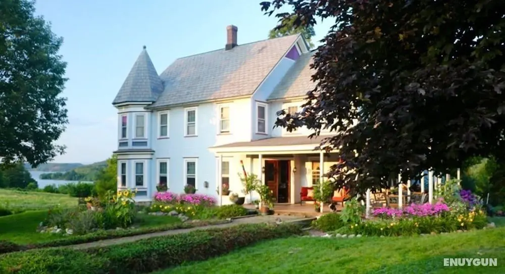 The Inn on Lake Champlain - Öne Çıkan Resim