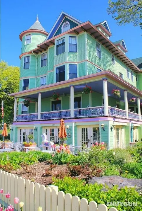Inn on Mackinac - Öne Çıkan Resim