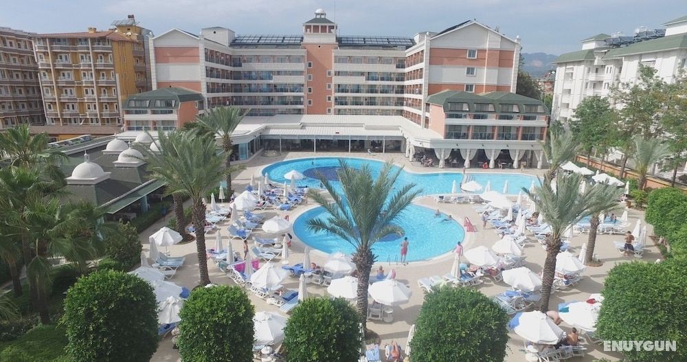 Insula Resort & Spa