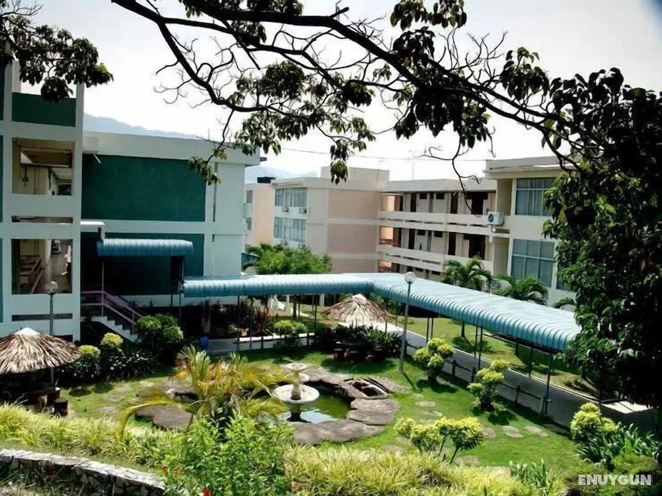 International House - Dış Mekan