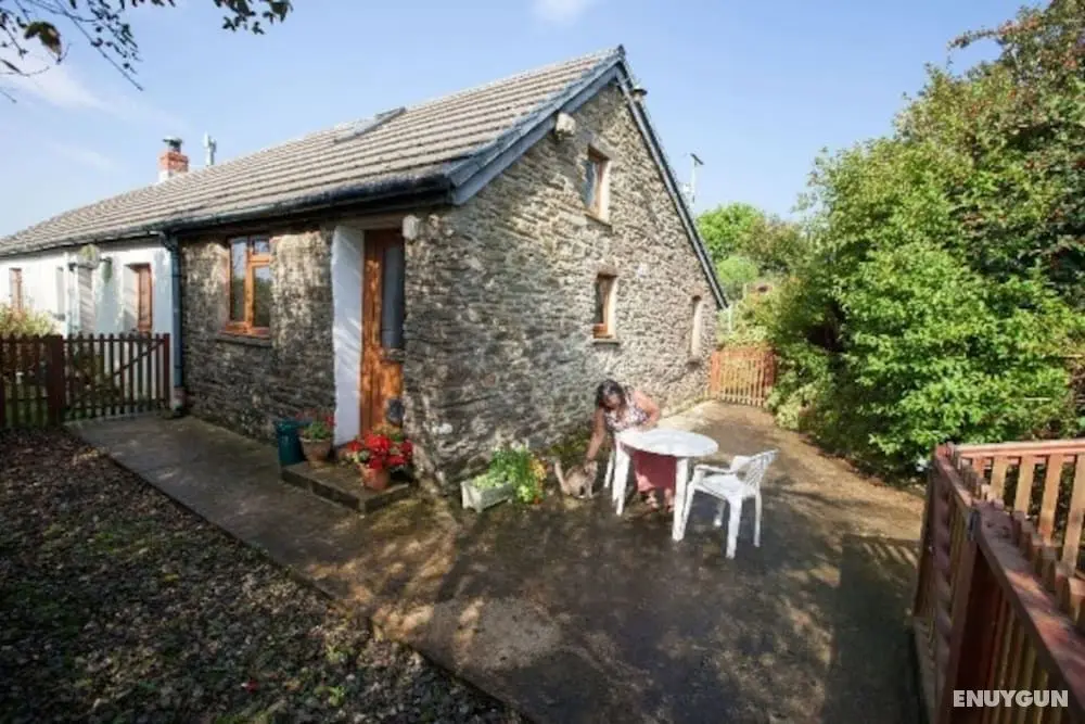 Inviting 2-bed Cottage in Newcastle Emlyn - Öne Çıkan Resim