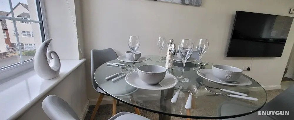 Inviting 6-bed House in Nuneaton - Öne Çıkan Resim