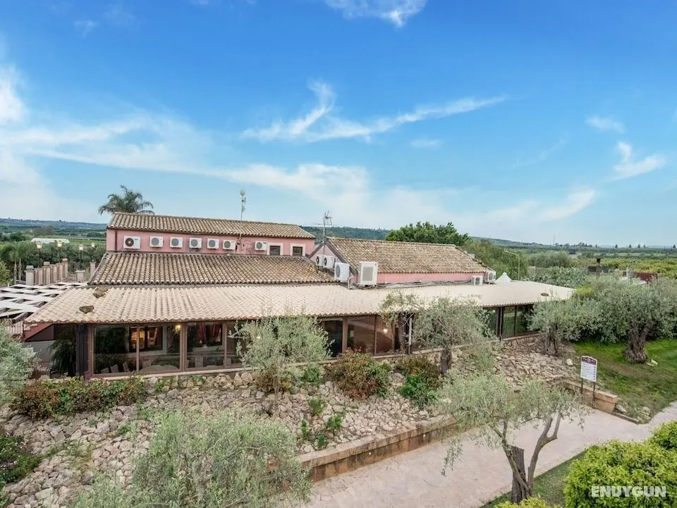 Inviting Holiday Home in Carlentini With Pool - Öne Çıkan Resim