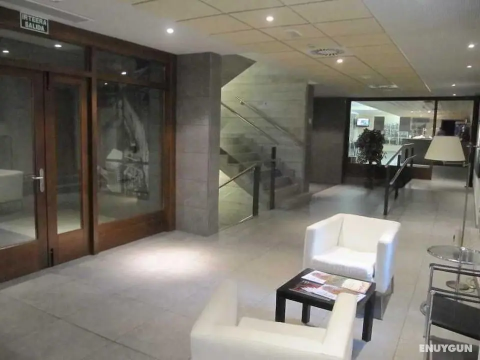 IRAIPE SANTUARIO DE ARANTZAZU HOTEL - Lobi