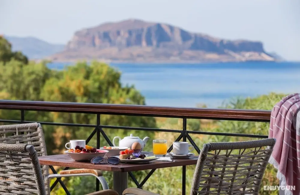 Iris Beach Hotel - Öne Çıkan Resim