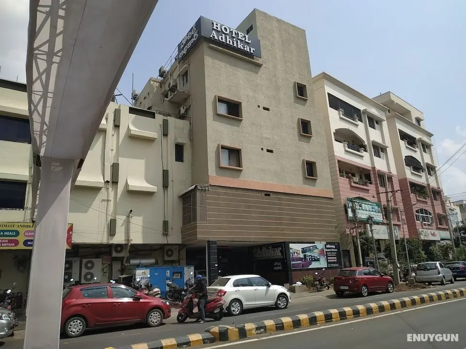Iroomz Hotel Adhikar - Dış Mekan