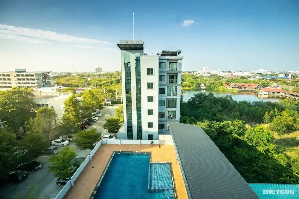 The Isis Stay in Korat - Dış Mekanlar
