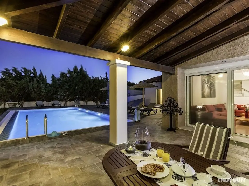 Villa on Island With Private Pool, Garde, Terrace, Parking - Öne Çıkan Resim