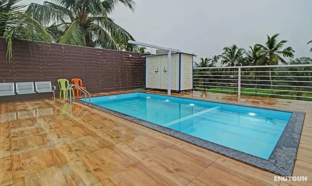 Itsy By Treebo - La Prince Residency - Havuz