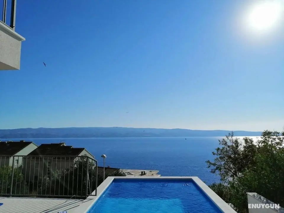 Villa Iva With sea View and Pool - Havuz