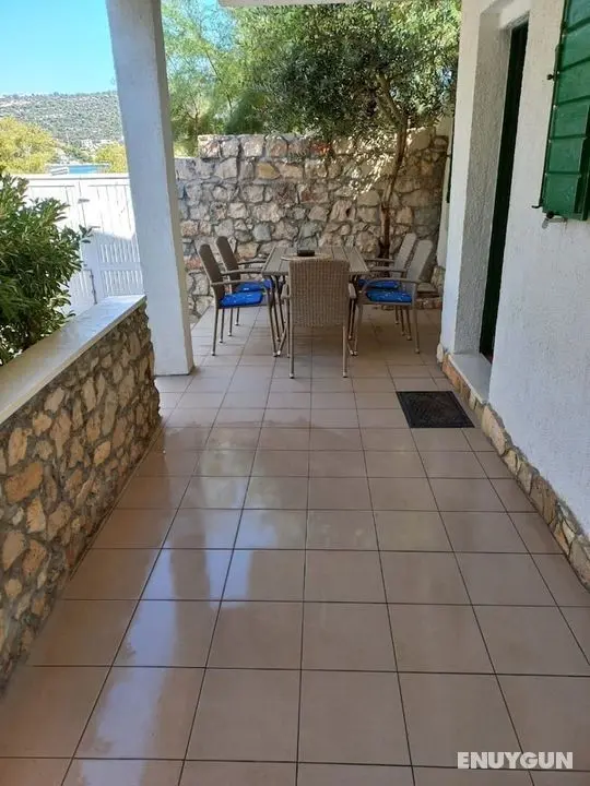 Ivica1- Great Location Next to the sea - H - Öne Çıkan Resim