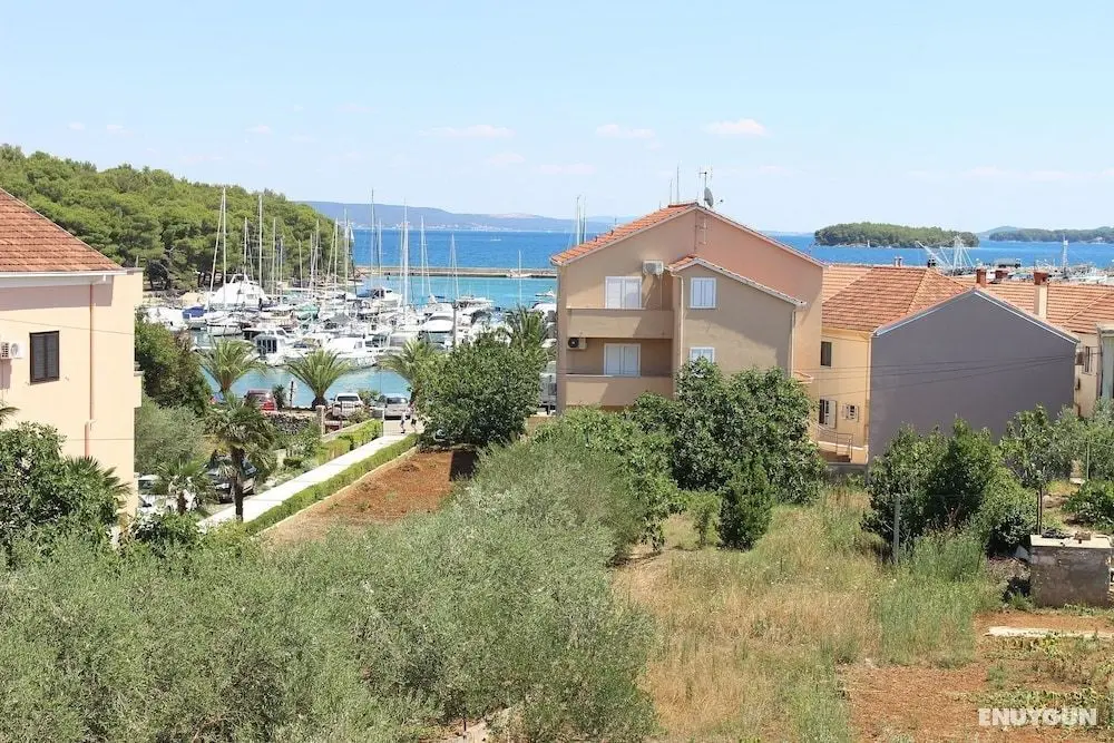 Ivy - Free Parking - A2 - Oda Manzaraları