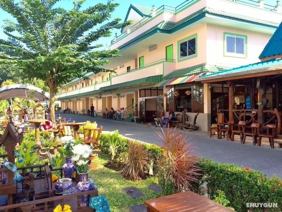 J Holiday Inn - Dış Mekan