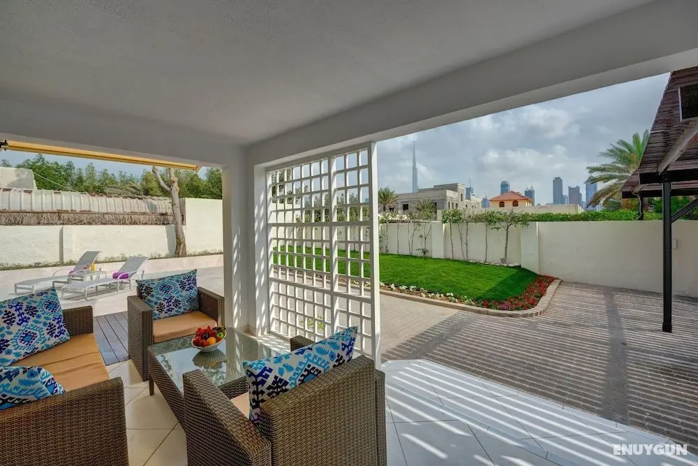J5 Four Bedroom Villa in Al Wasl - Öne Çıkan Resim