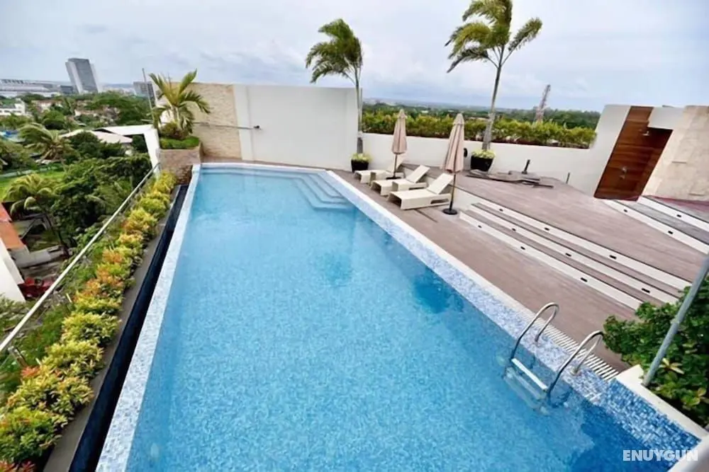 J7 Plaza Hotel - Havuz