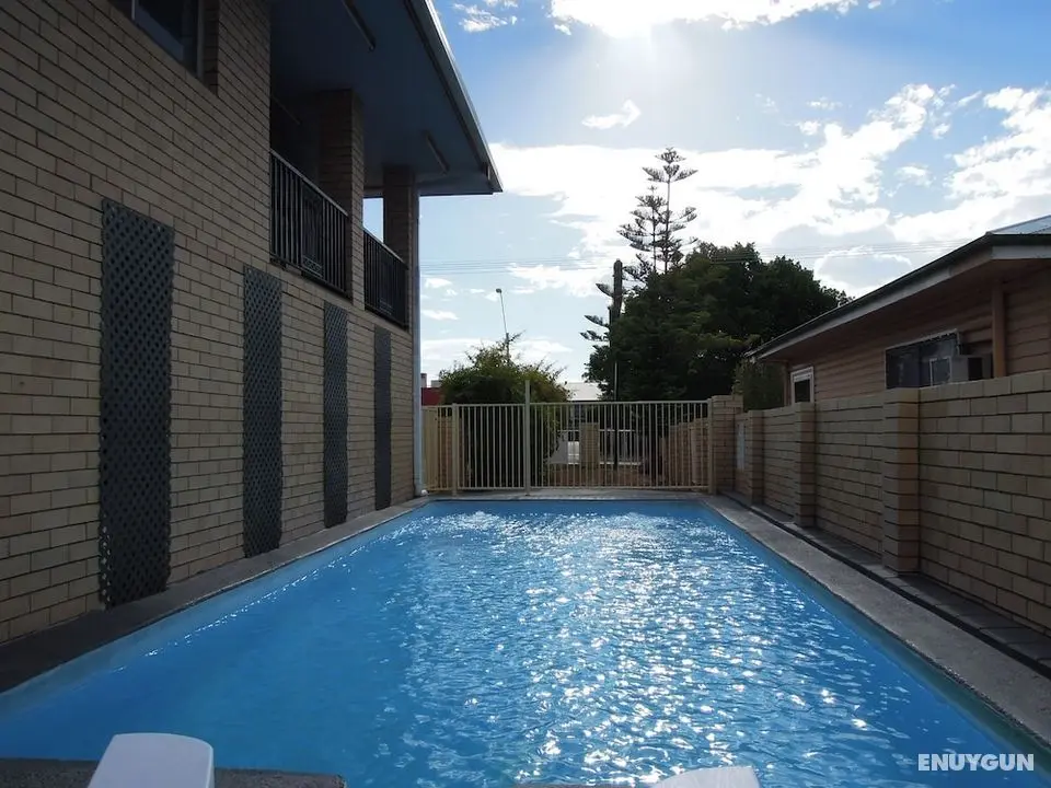 Jackaroo Apartments - Havuz