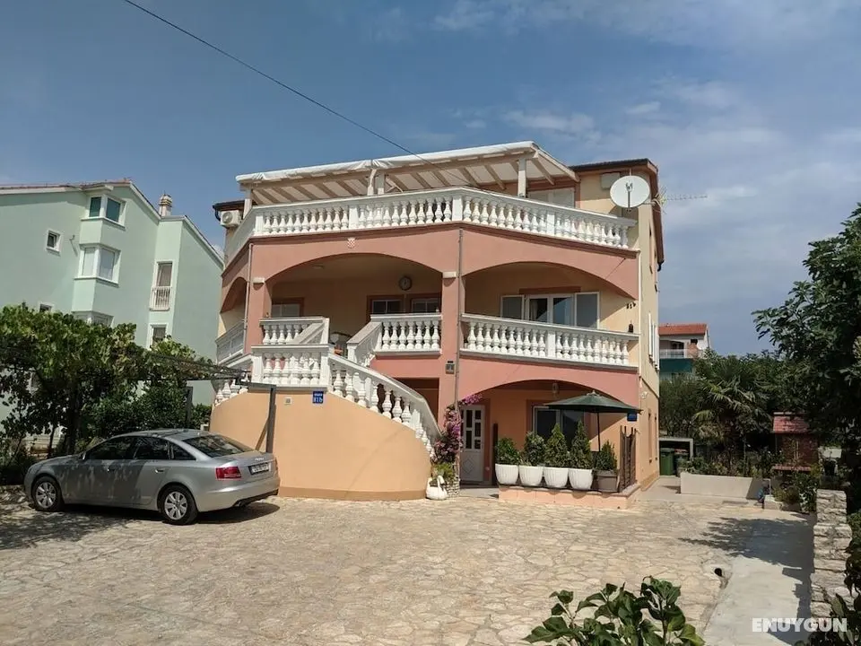 Jak - Parking and BBQ - A2 - Dış Mekan