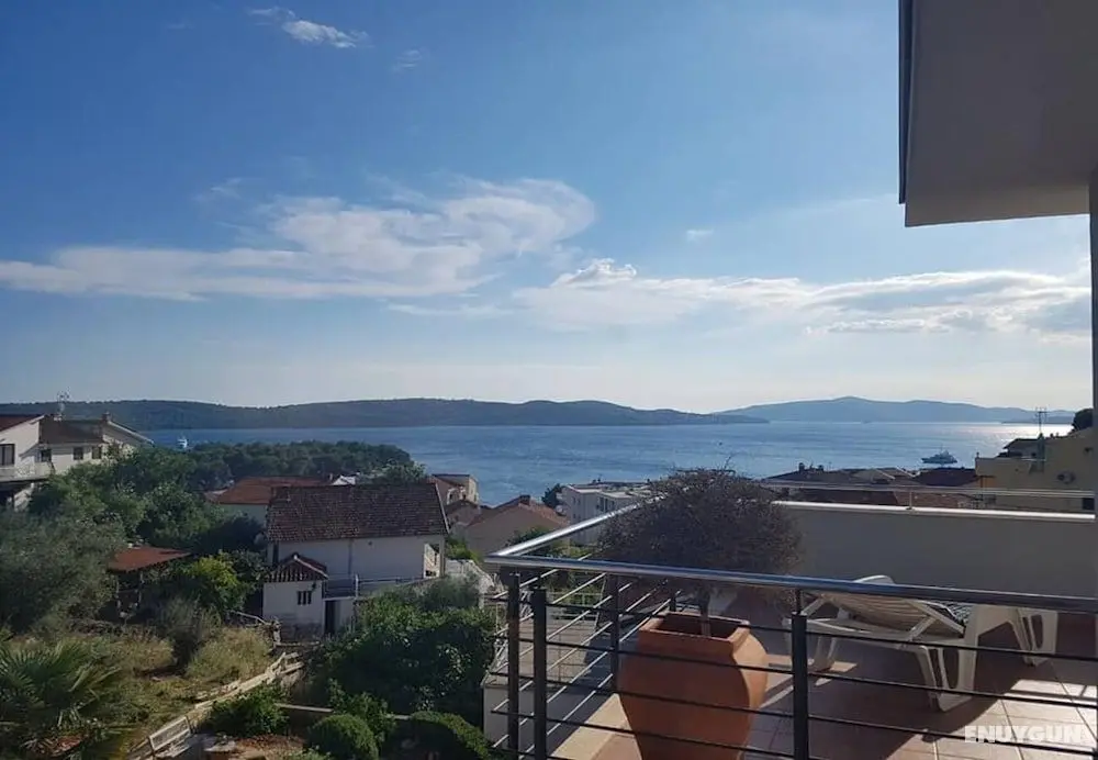Javi - Free Private Parking - A6 - Öne Çıkan Resim