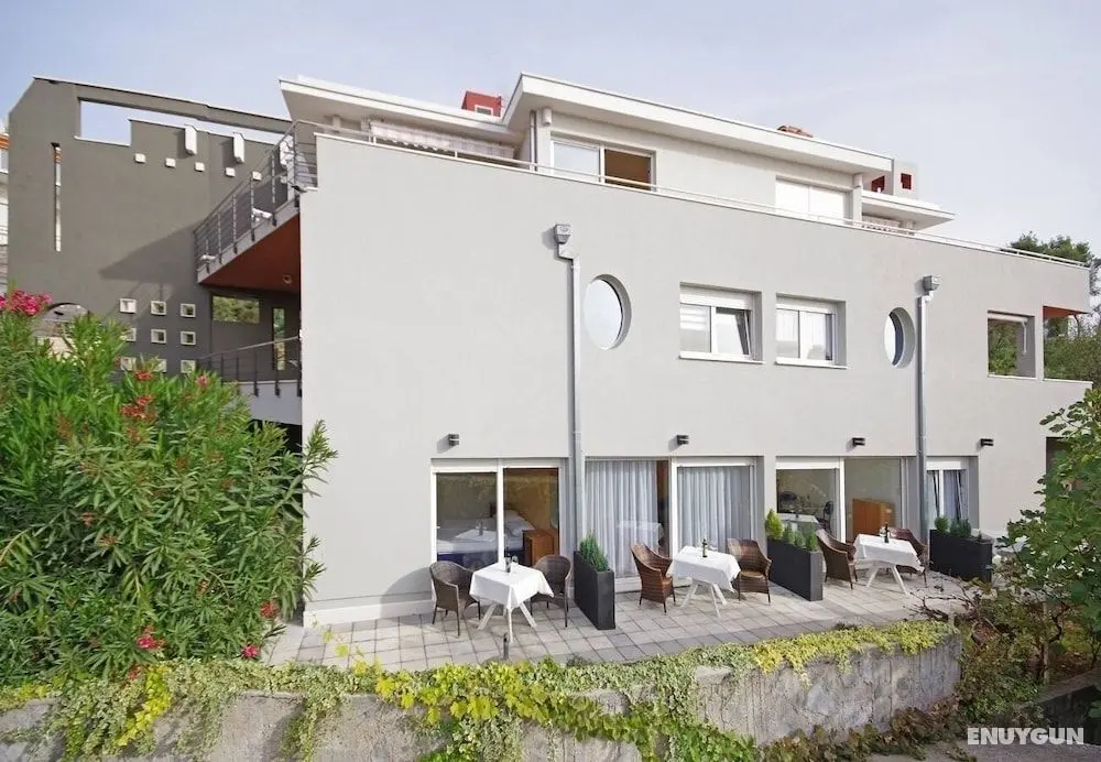 Javi - Free Private Parking - SA1 - Öne Çıkan Resim