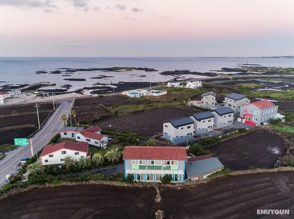 Jeju Cloudy Field House - Öne Çıkan Resim