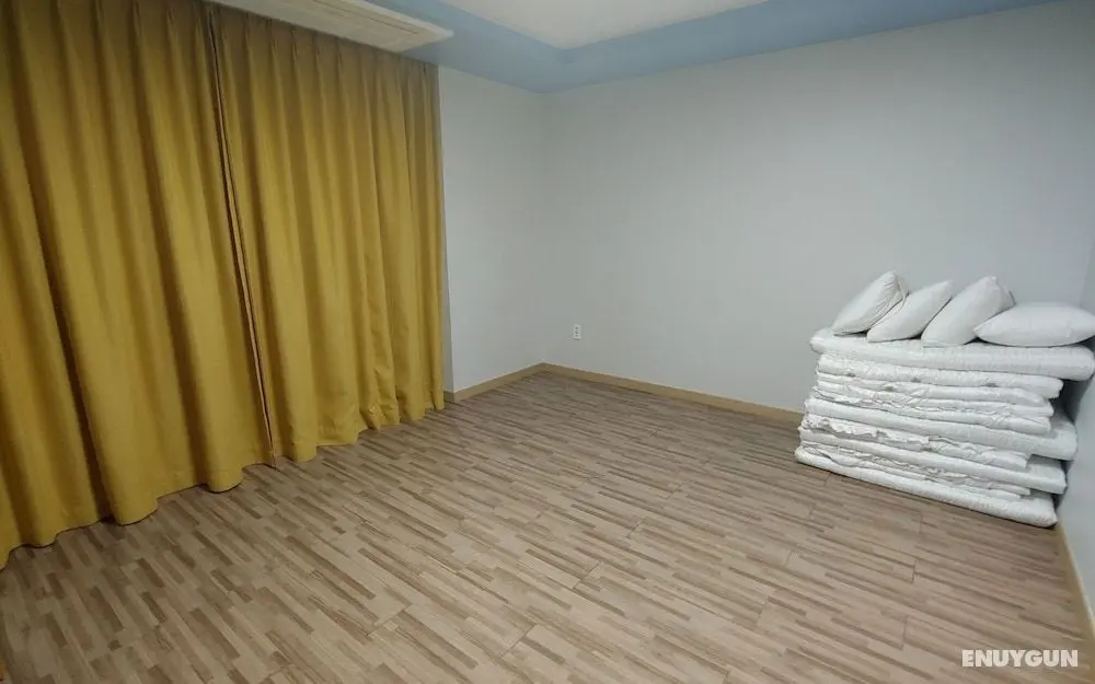 Jeju Gallery Hotel B&B - Oda