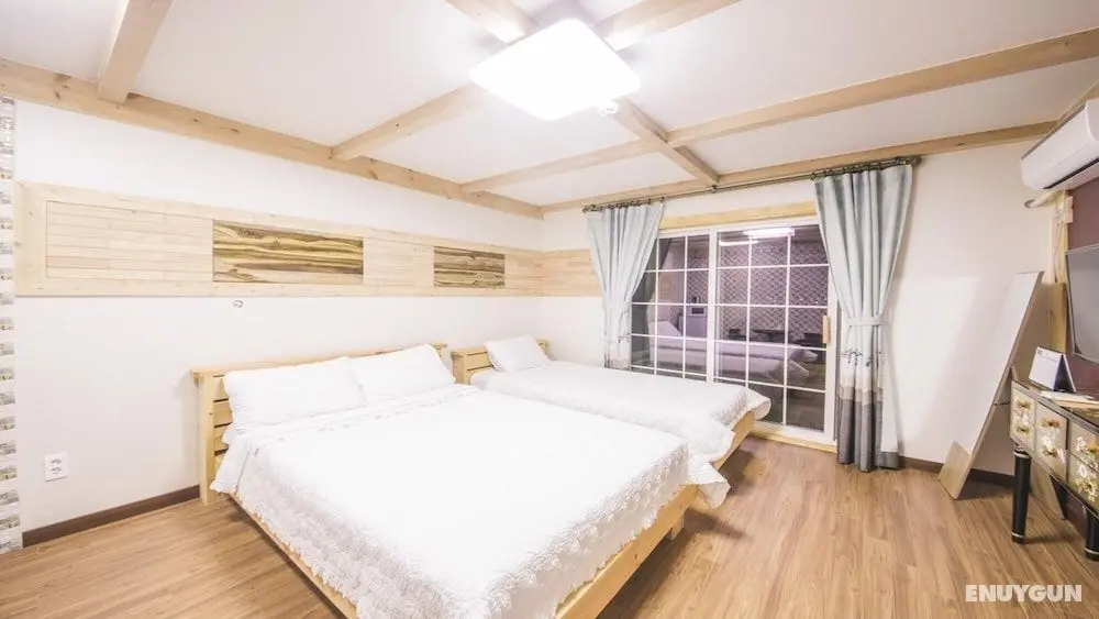 Jeju Ppalkanpungcha Pension - Oda
