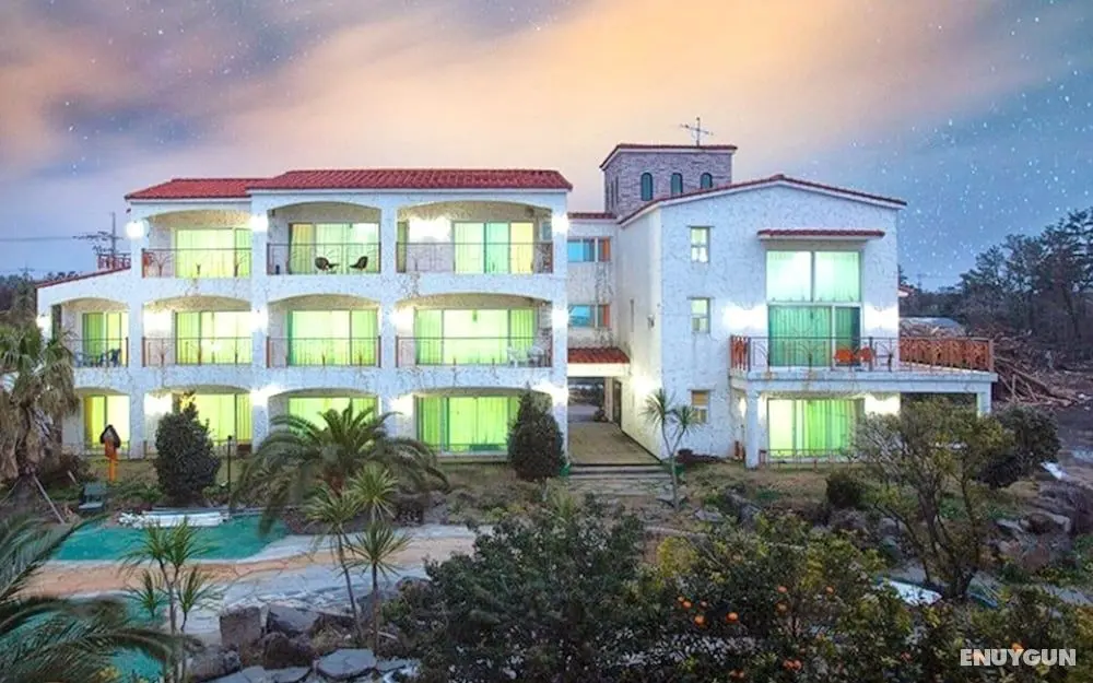 Jeju Sanbangsan Tansan Oncheon Pension - Dış Mekan