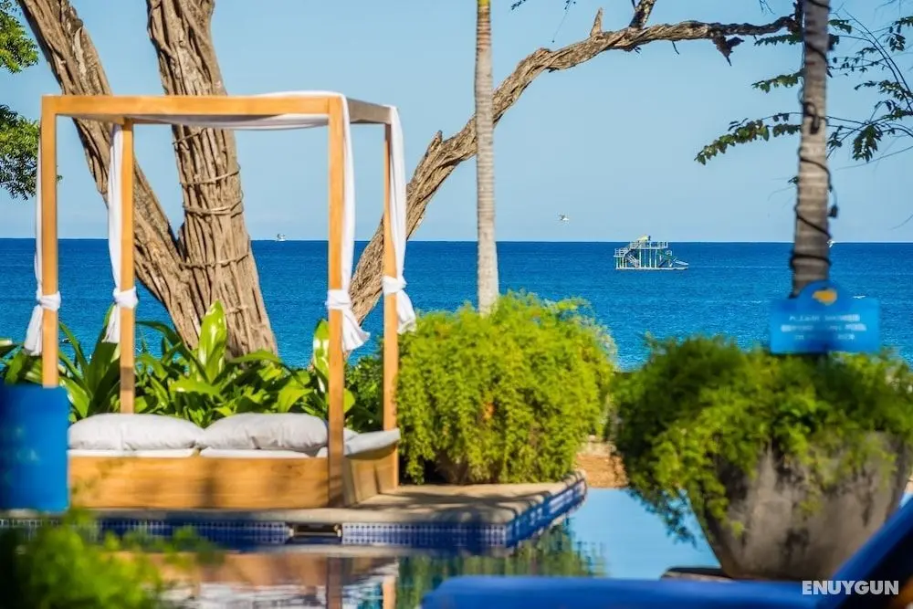 Jet Luxury at Langosta BeachResortVillas - Plaj