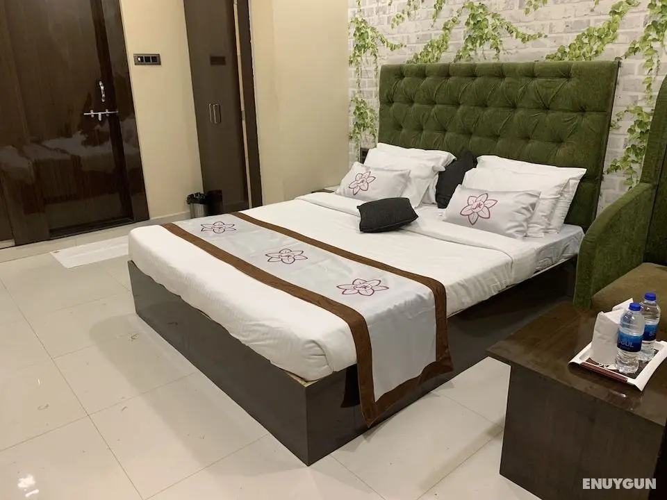 JK Rooms 126 Parashar Legacy - Station - Öne Çıkan Resim