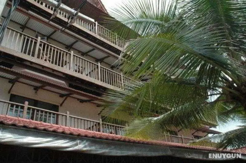 Jomtien Boathouse - Genel