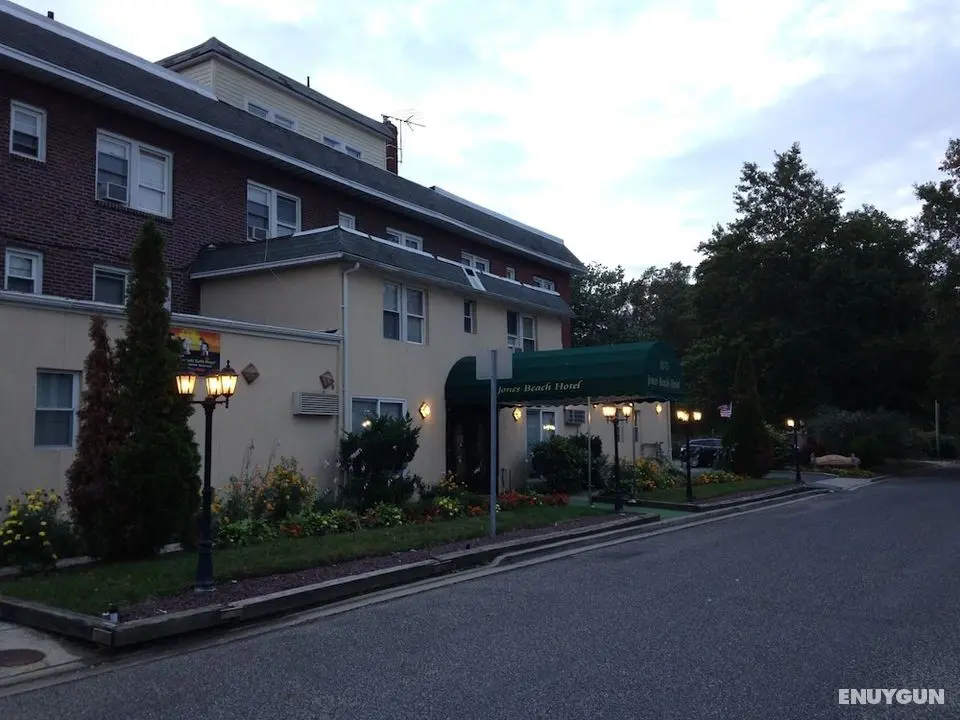 Jones Beach Hotel - Öne Çıkan Resim