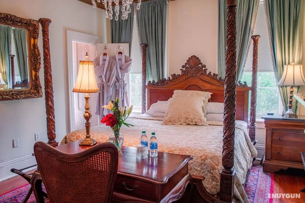 Justine Inn Savannah - Öne Çıkan Resim