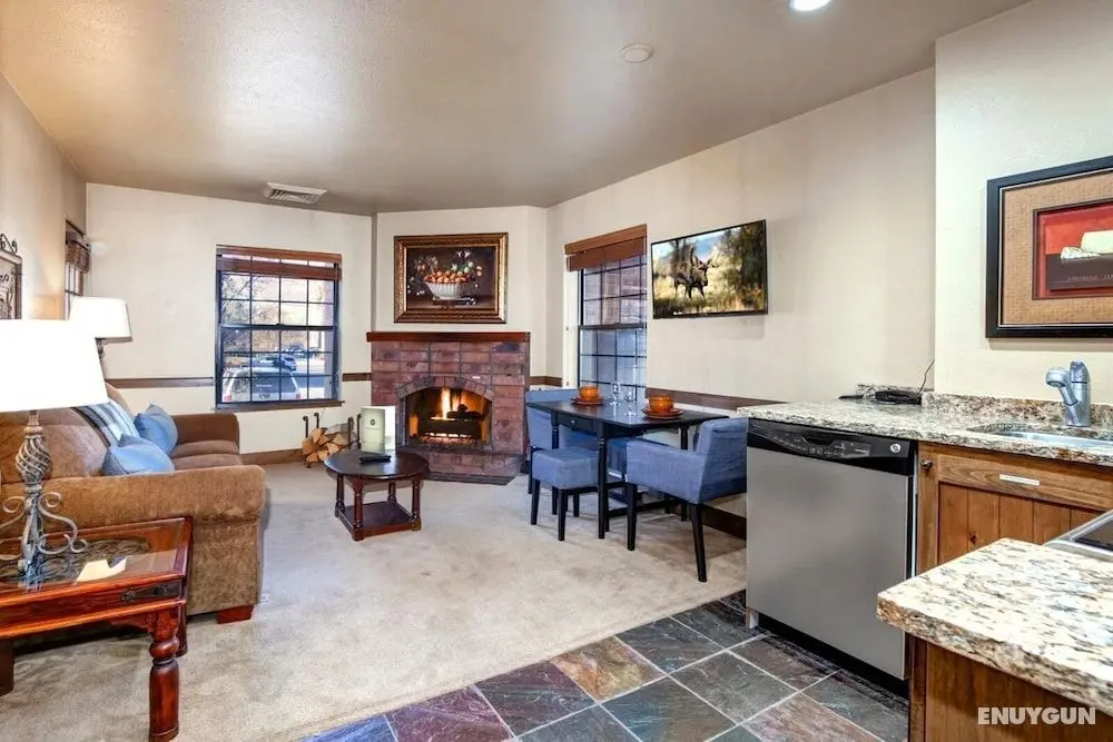 K B M Resorts- Cbi-104 Upgraded 1bd, Wood Fireplace, Full Kitchen, Wifi, Walk to Slopes! - Oda