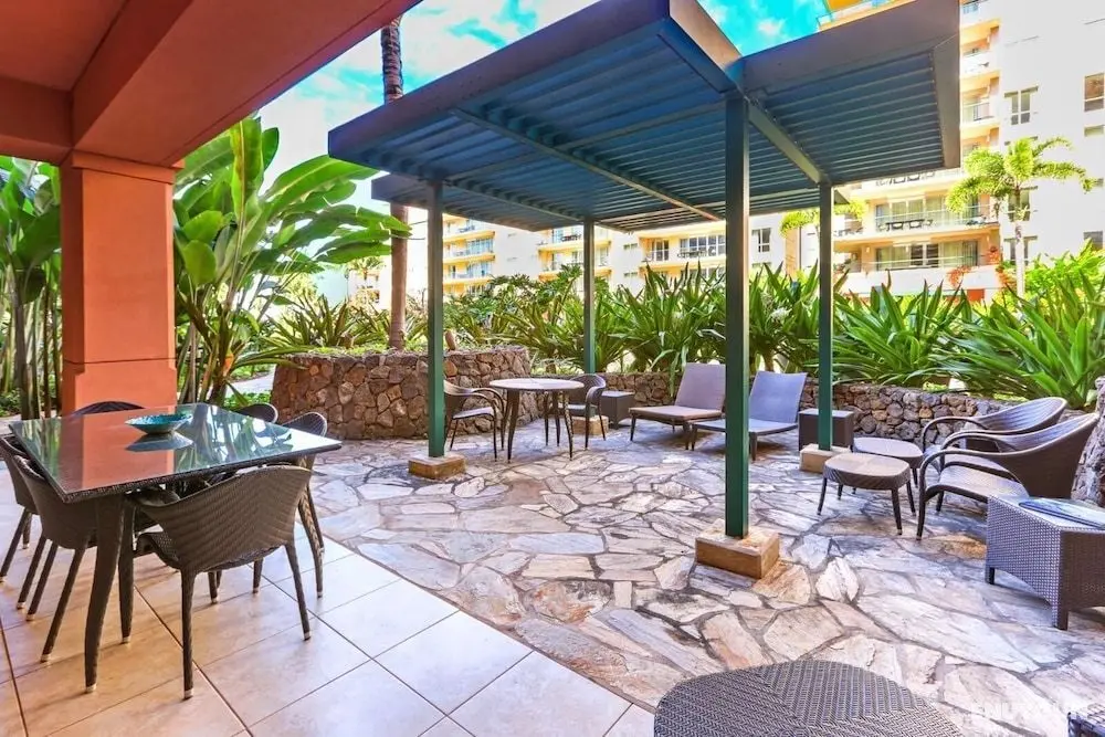K B M Resorts- Hkk-113 Gorgeous 2Bd With Expansive Private Garden Patio and Balcony! - Oda Düzeni