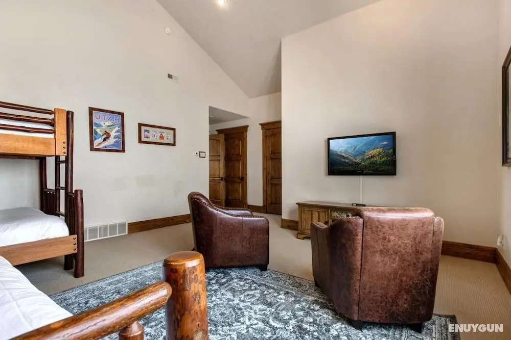 K B M Resorts- Plo-6590 Private Hot Tub, Panoramic Views, Close to Silver Lake - Oda