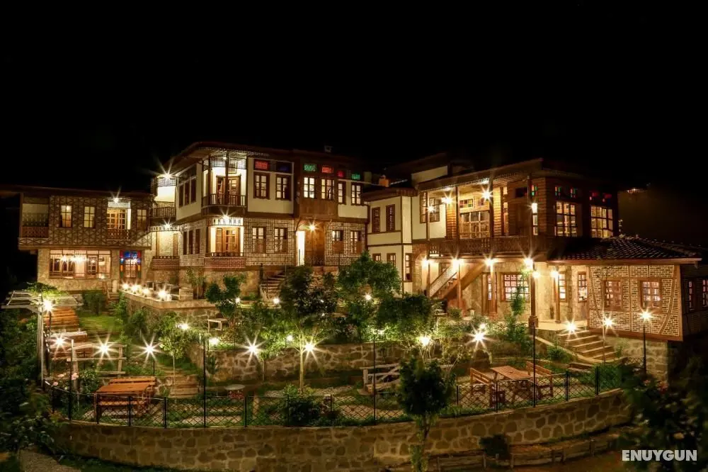 Kafdağı Konak Hotel - Gece Görünümü