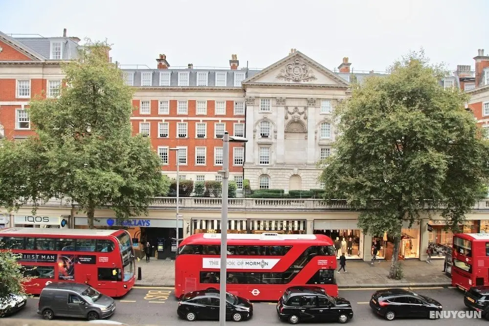 Kensington Palace by Underground station - Öne Çıkan Resim