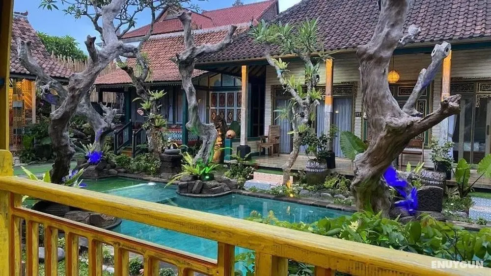 Keris Art Shop and Villa Telaga Wana - Oda Düzeni