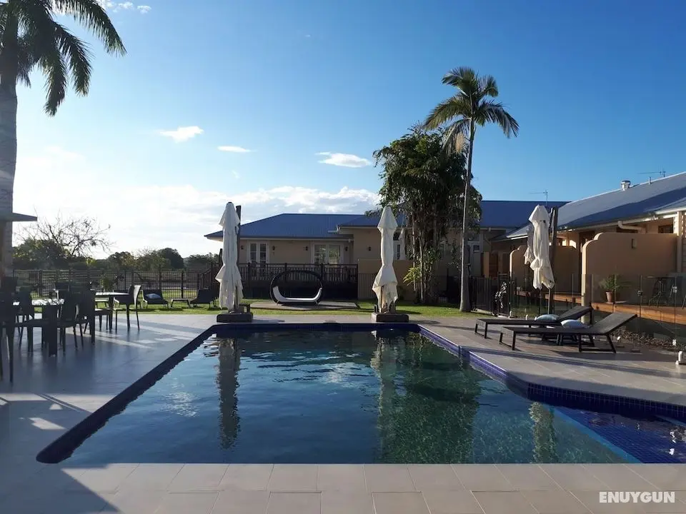 Kernow Charters Towers - Havuz