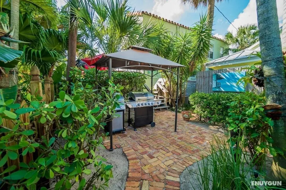 Key West Cottage Vacation Rental, Beach, Shops & Restaurants! - Dış Mekan