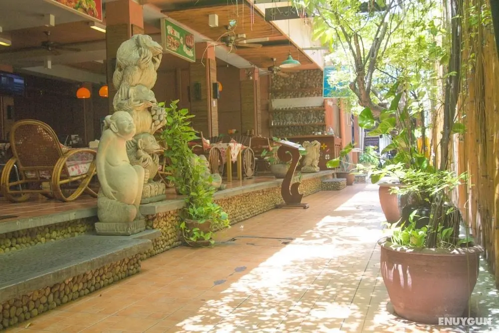 Khaosan Holiday - Dış Mekan