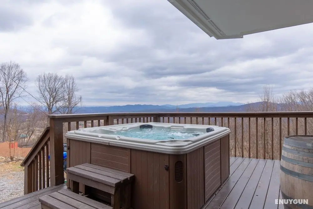 Kickback Kabin by Jackson Mountain Homes - Spa