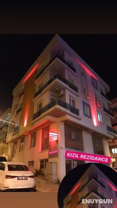 Kızıl Suit House - Genel