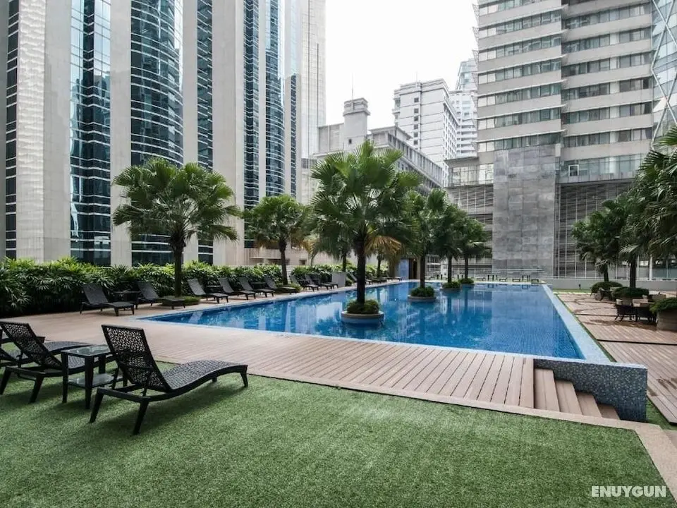 KL101 Service Suite at Soho Suites KLCC - Havuz