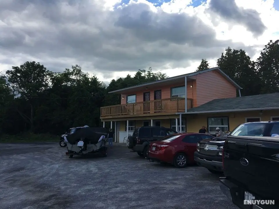Knights Inn Cobourg - Otopark