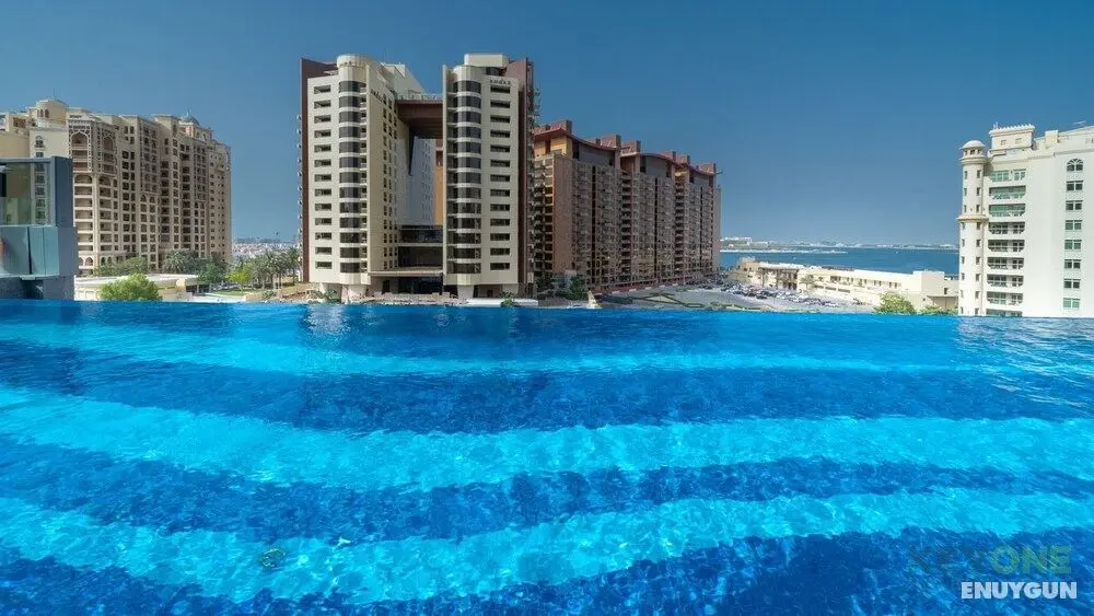 KOHH – 1BR in The Palm Tower - Havuz
