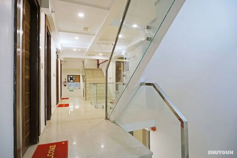 Hotel Kuber International - Lobi